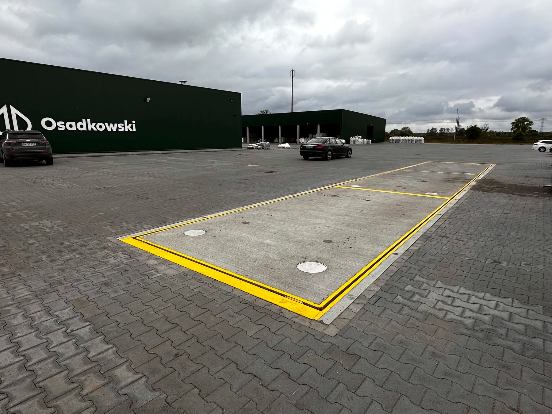 Zagłębiona waga samochodowa 60 t NIRWAG zlicowana z placem